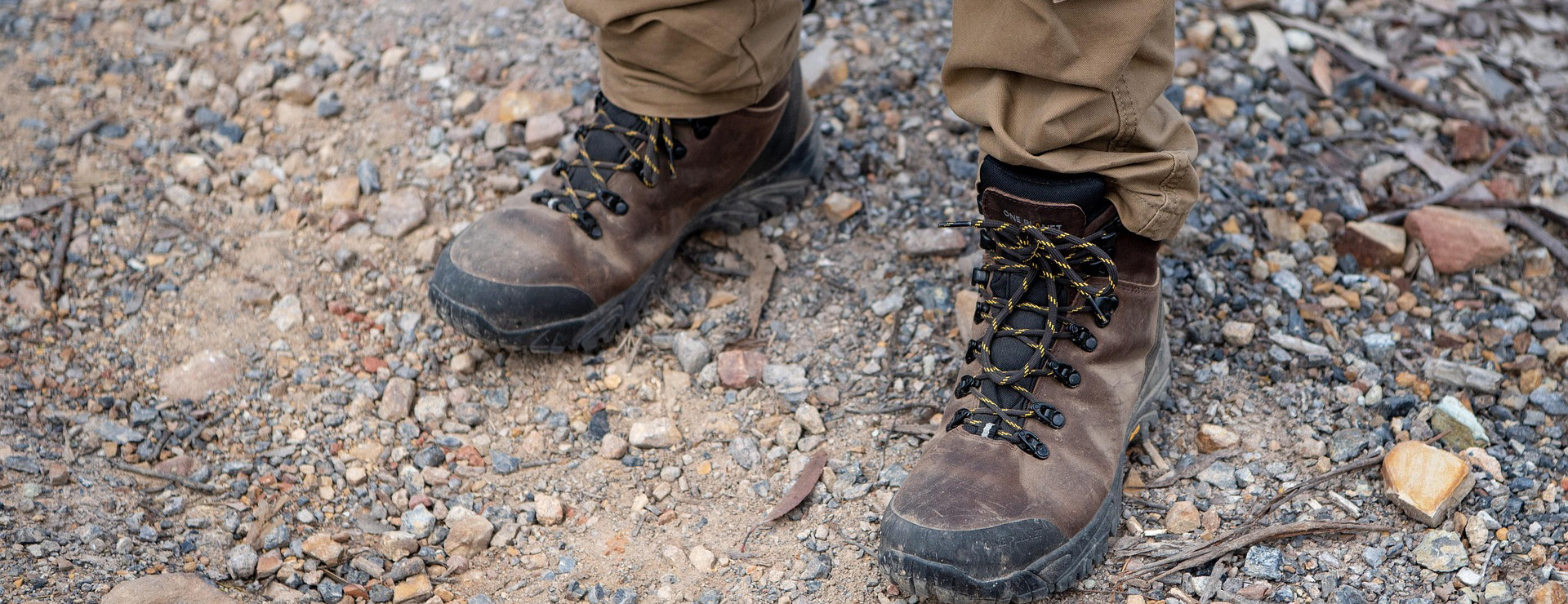 Schuhgeschäft -Schuhgeschäft boots 3712685 1920